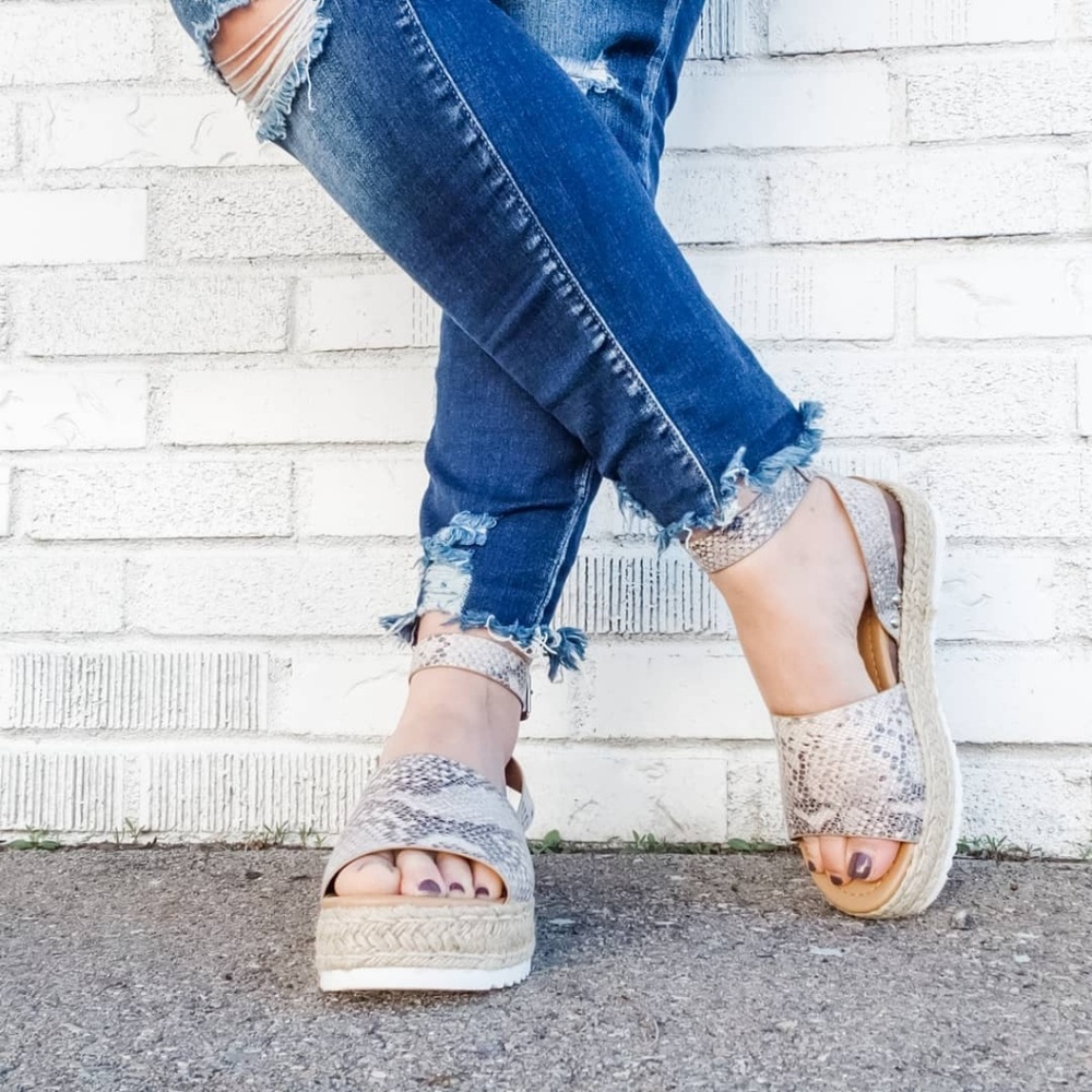 𝙇𝙖𝙨𝙩 𝙎𝙞𝙯 10🖤Snake Open Toe Espadrille - Picture 7 of 8